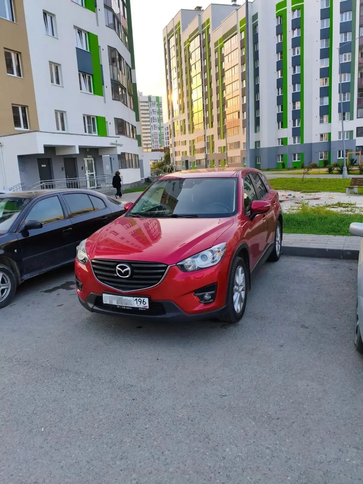 Оригинал: красная Mazda CX-5
